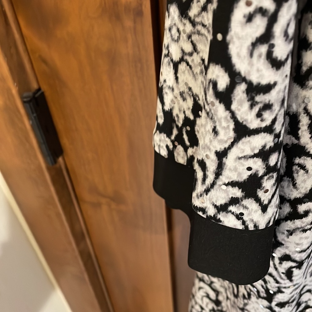 Dress - Picture 4 of 4